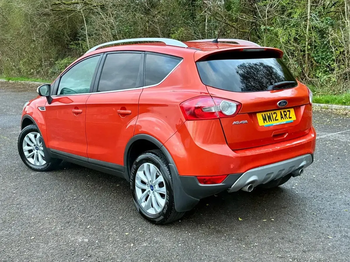 Begagnad Ford Kuga Titanium 160 HK (117 kW) 2012 Röd SUV