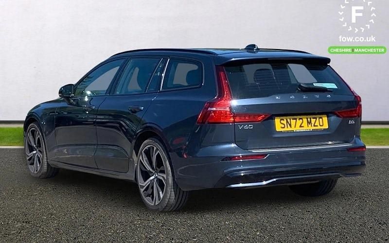 Used Volvo V60 Plus 163 HP (119 kW) 2022 Blue Estate