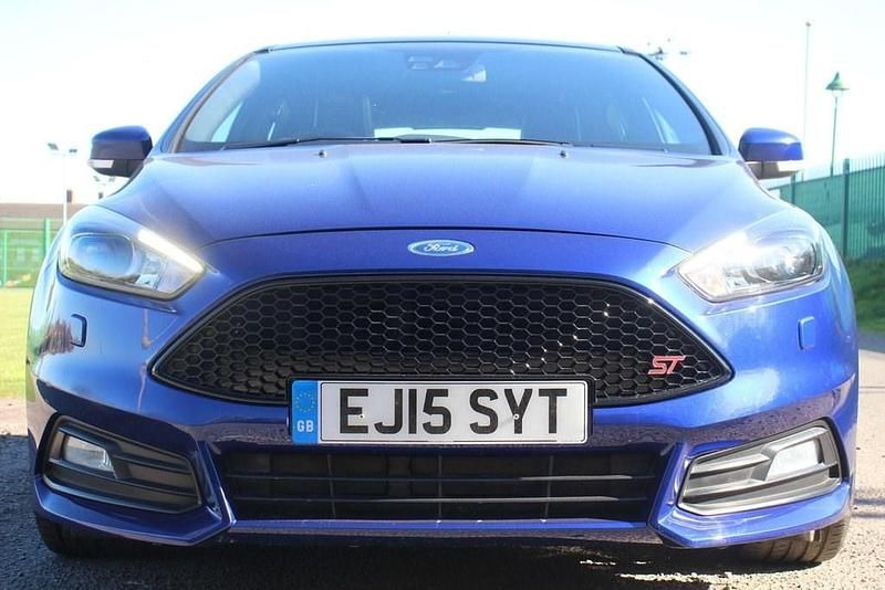 Used Ford Focus ST 185 HP (136 kW) 2015 Blue Hatchback