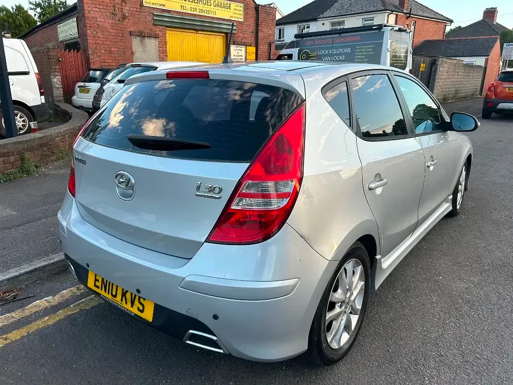 Used Hyundai i30 Edition 124 HP (91 kW) 2010 Silver Hatchback