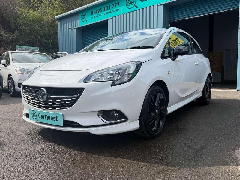 Used Vauxhall Corsa Edition 70 HP (51 kW) 2015 White Hatchback