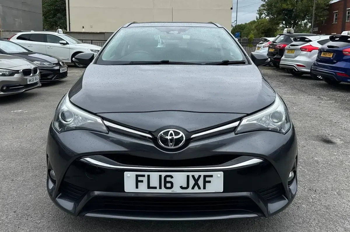 Used Toyota Avensis Business Edition 112 HP (82 kW) 2016 Grey Estate