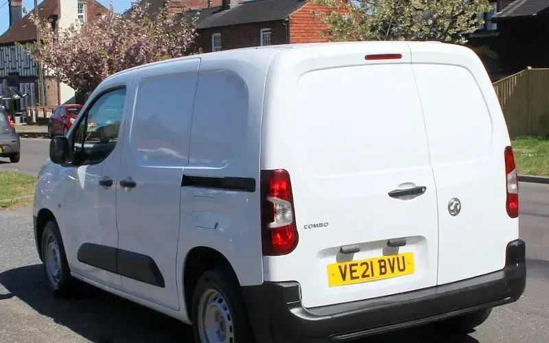 Usado Vauxhall Combo Edition 101 CV (74 kW) 2021 Blanco Monovolumen