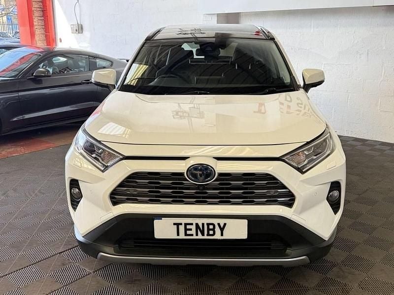 Used Toyota RAV4 218 HP (160 kW) 2019 White SUV