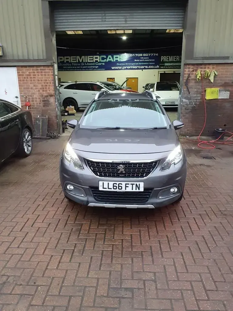 Käytetty Peugeot 2008 Allure 110 HP (80 kW) 2017 Harmaa Katumaasturi