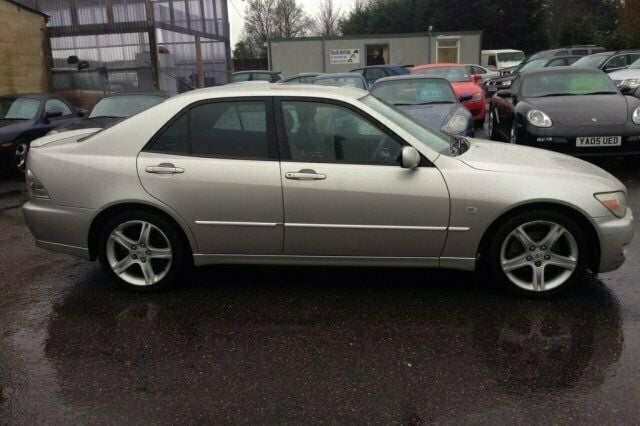 Used Lexus IS200 153 HP (112 kW) 2002 Sedan