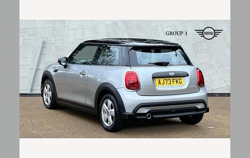 Usado Mini Cooper Classic 136 CV (100 kW) 2023 Plateado Utilitario