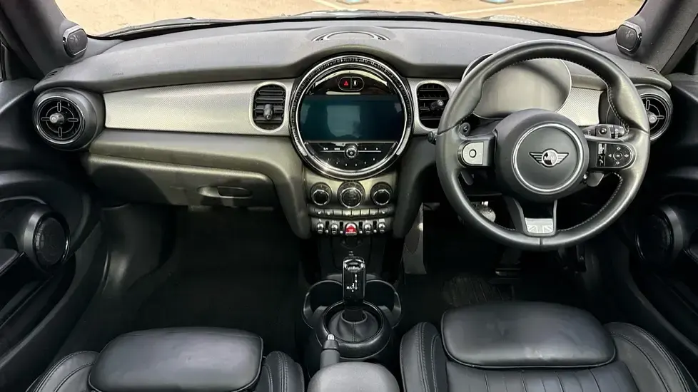 Begagnad Mini Cooper S Exclusive 176 HK (129 kW) 2024 Svart Halvkombi