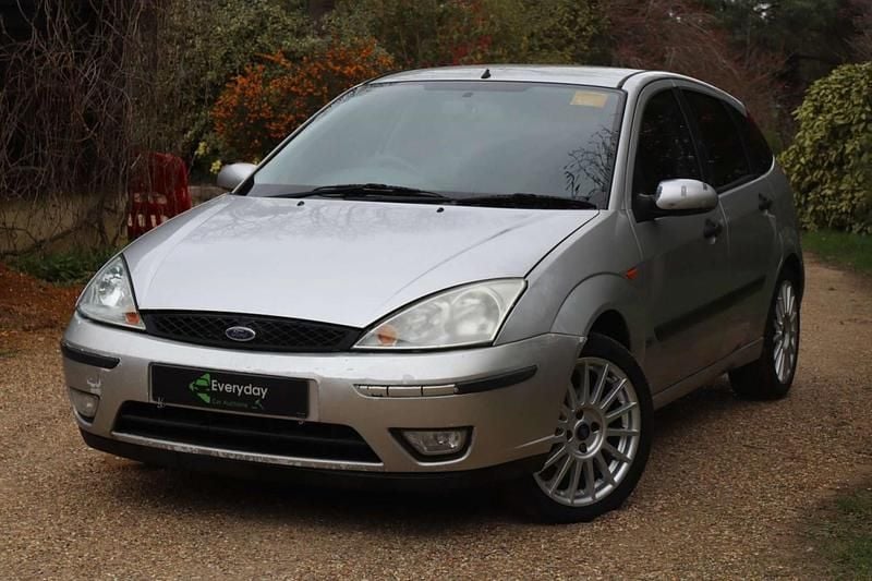 Used Ford Focus Zetec 100 HP (73 kW) 2002 Silver Hatchback