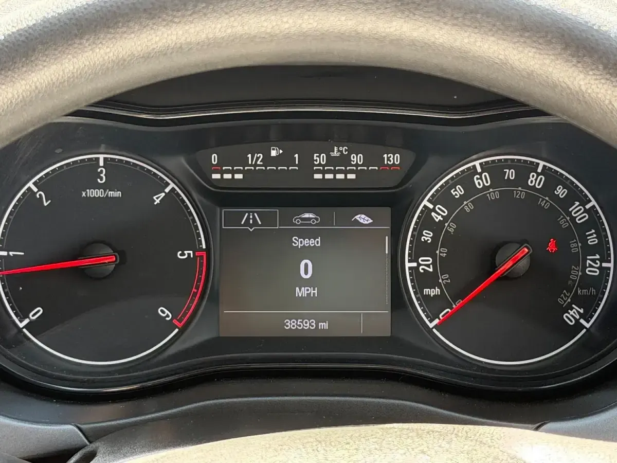 Used Vauxhall Corsa S 95 HP (69 kW) 2018 White Hatchback