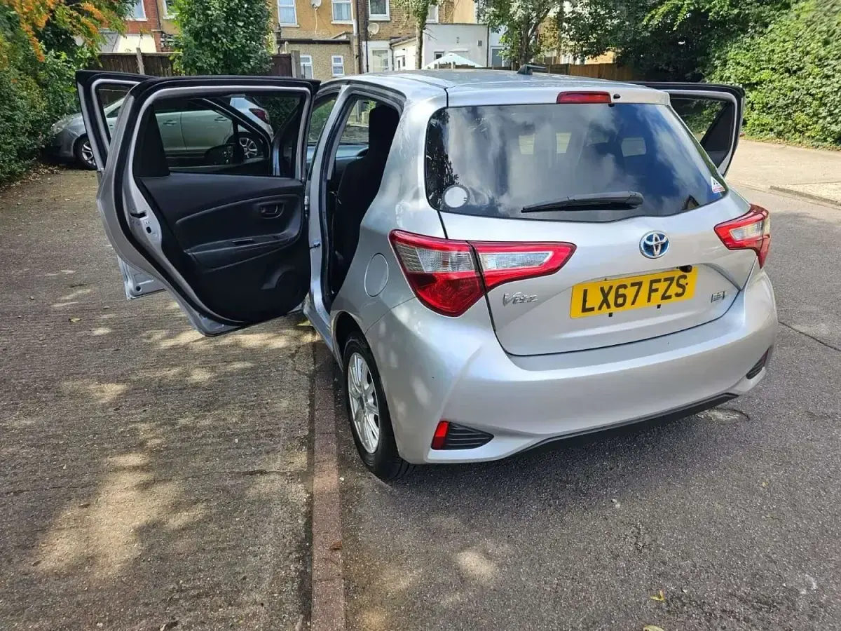 Used Toyota Yaris 100 HP (73 kW) 2018 Black Hatchback