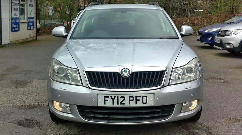 Used Skoda Octavia Elegance 105 HP (77 kW) 2012 Silver Estate