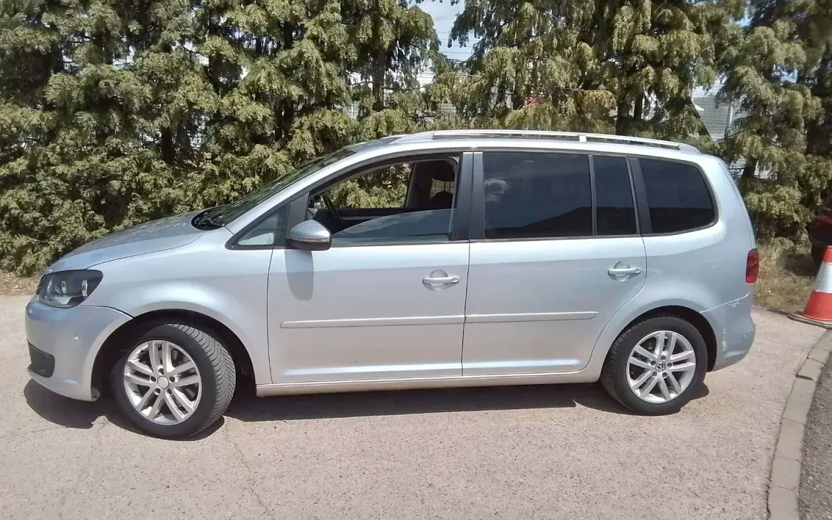 Used VW Touran SE 140 HP (102 kW) 2012 Silver MPV