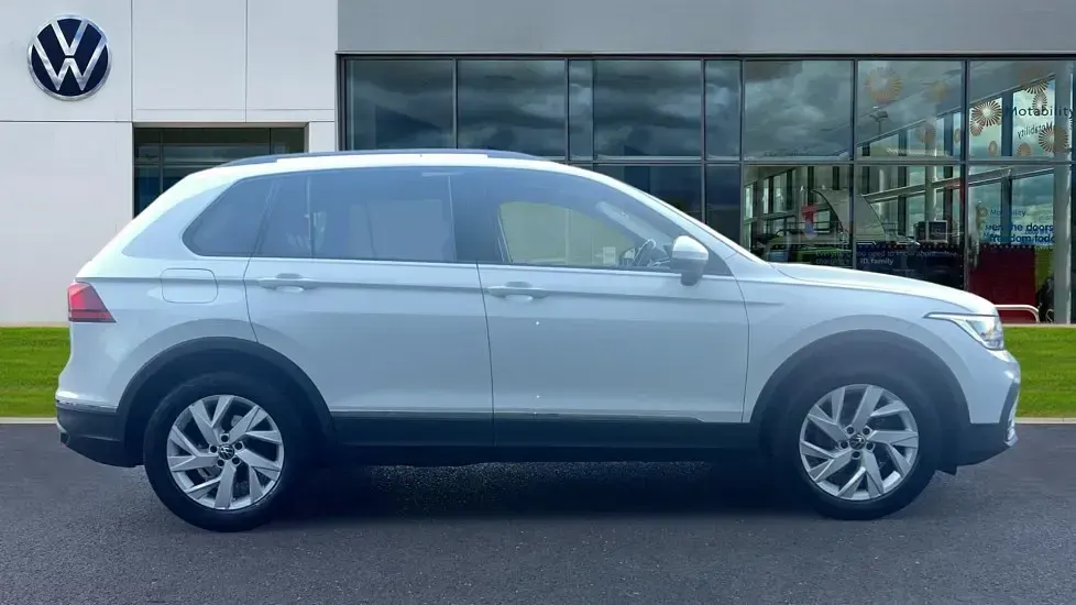 Used VW Tiguan Life 150 HP (110 kW) 2022 Pure white SUV