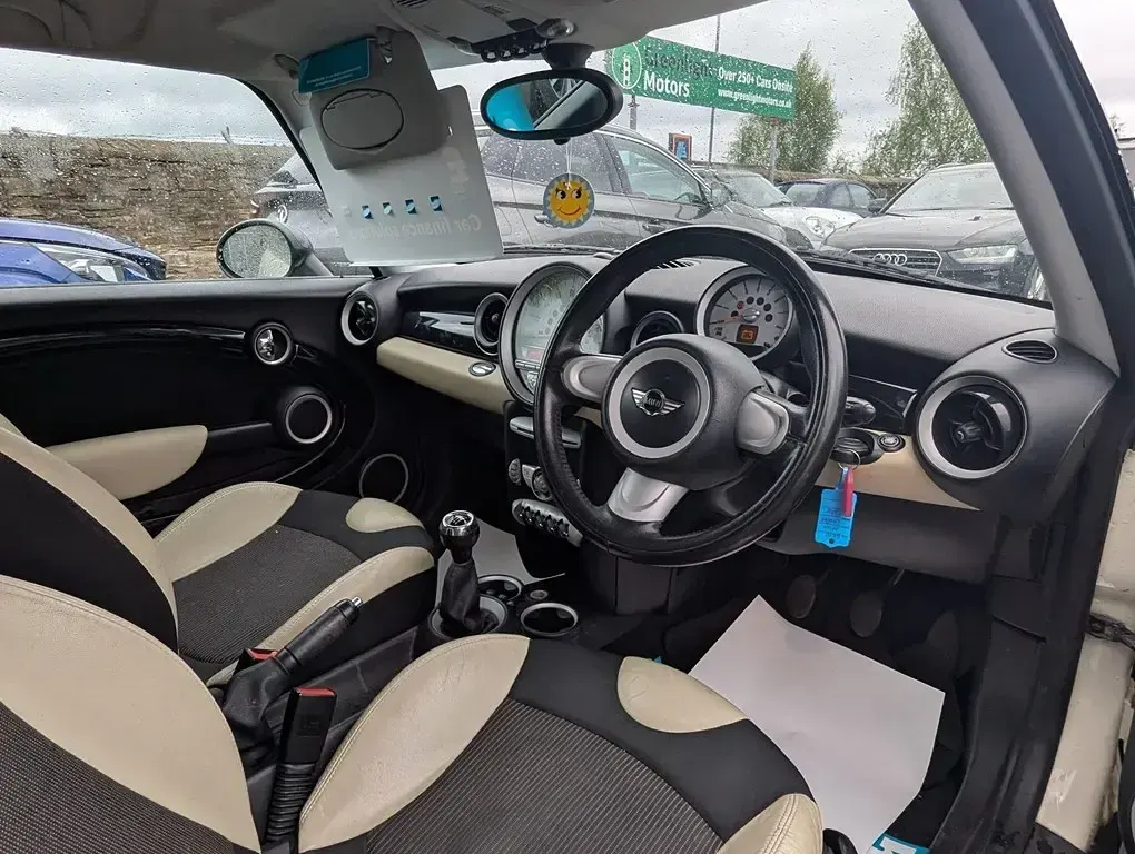 Used Mini Cooper Hatch 2010 White Hatchback