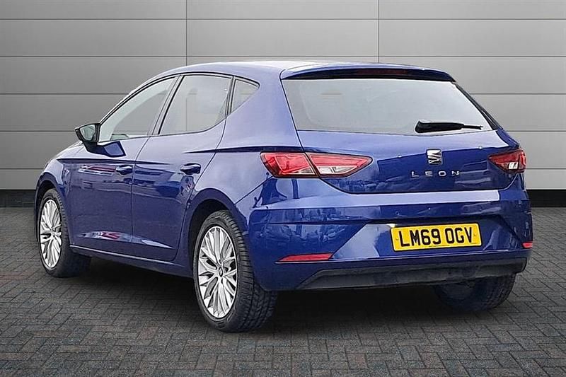 Used Seat Leon SE Dynamic 115 HP (84 kW) 2019 Blue Hatchback