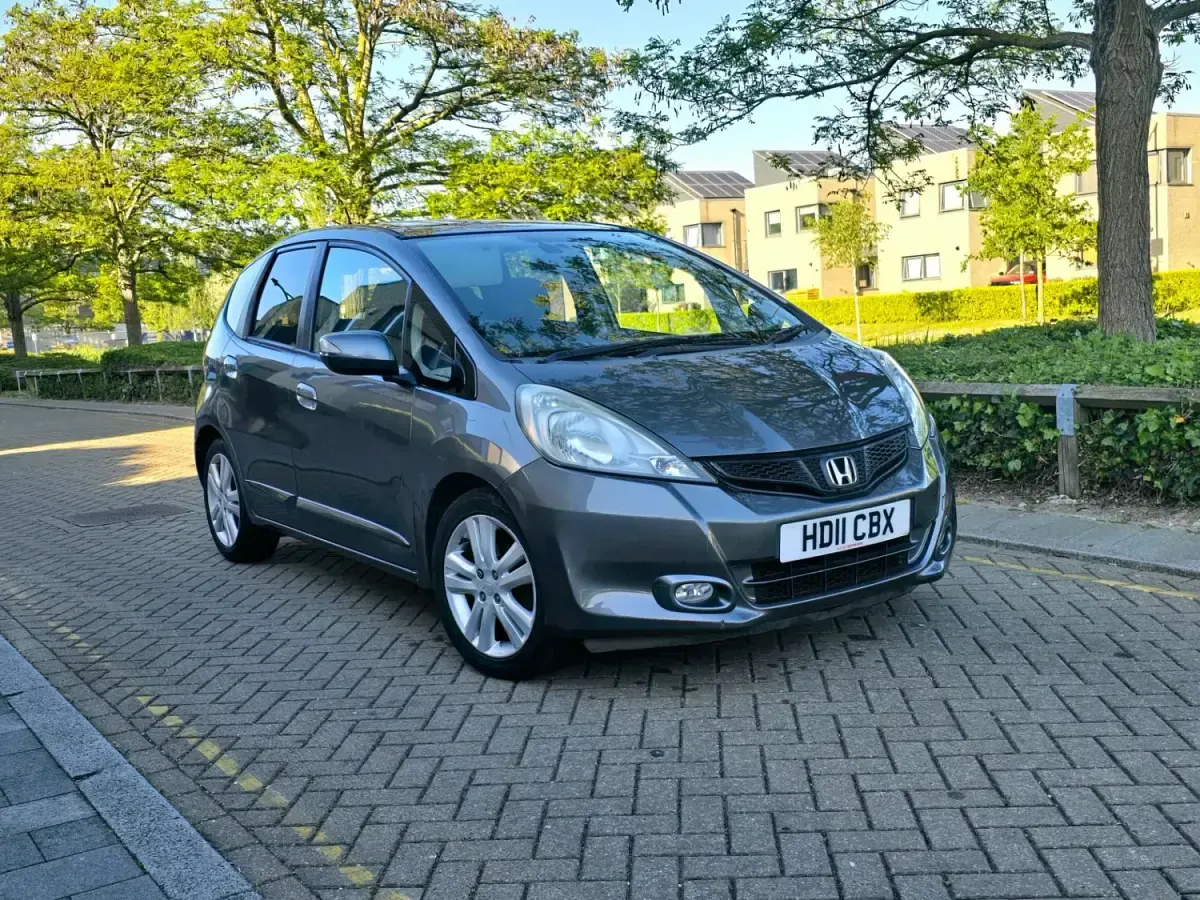 Second-hand Honda Jazz 99 CP (72 kW) 2011 Argintiu Hatchback