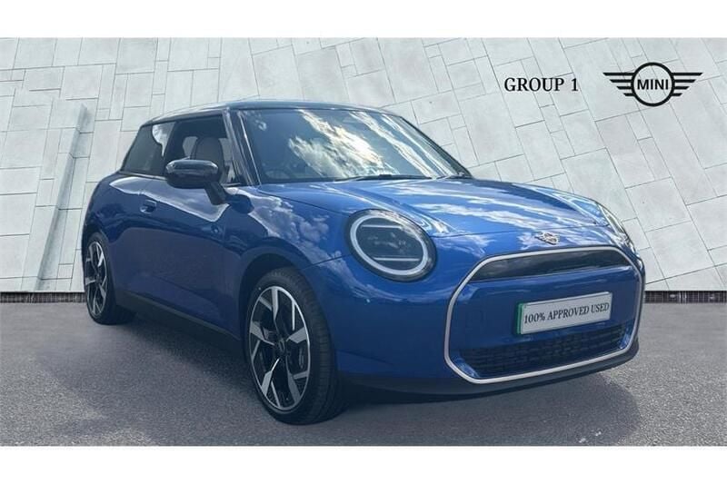 Blue New 2024 Mini Cooper Exclusive Hatchback | £27,150 (Fair price) - Image 1/4