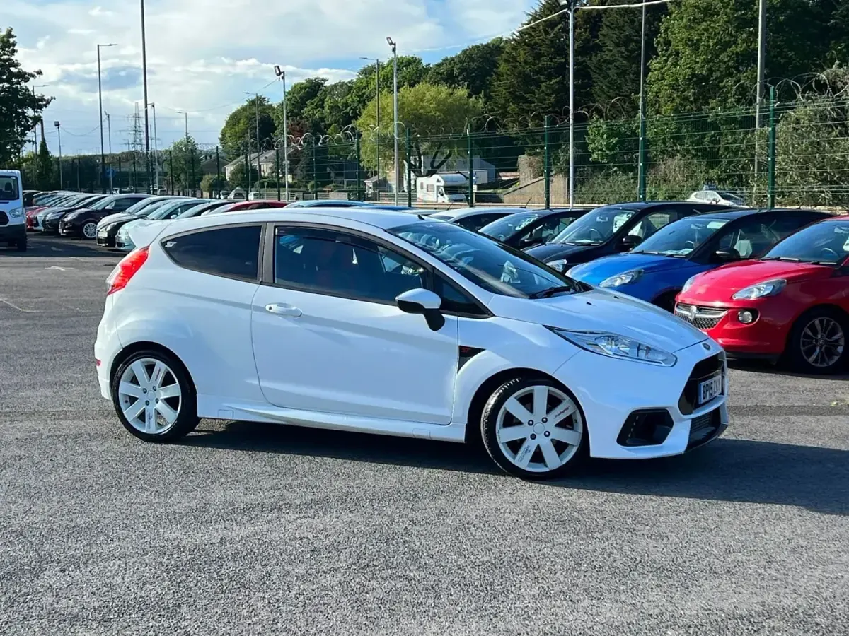 Używany Ford Fiesta ST 2015 Biały Hatchback