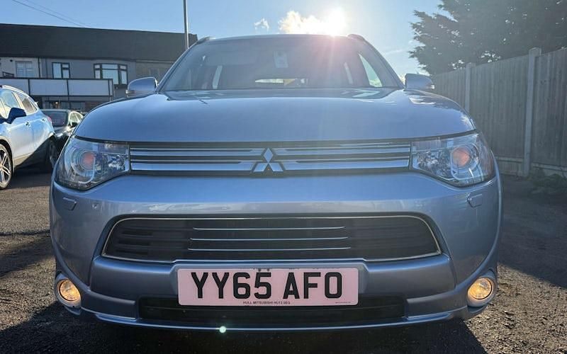 Used Mitsubishi Outlander P-HEV 121 HP (88 kW) 2015 Estate