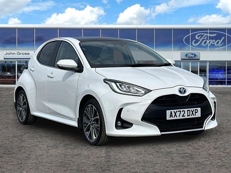 Used Toyota Yaris Hybrid 2023 White Hatchback