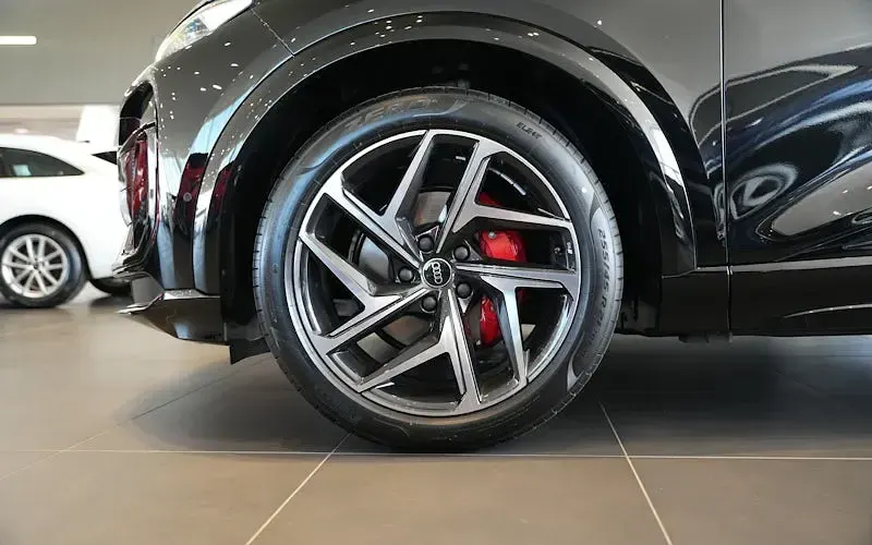 Nowe Audi e-tron Performance 225 kW (306 KM) 2026 SUV