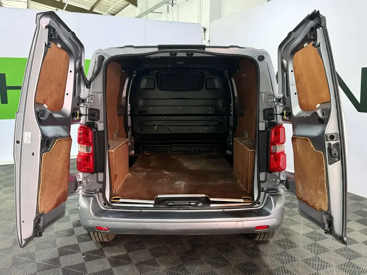 Usado Vauxhall Vivaro Edition 120 HP (88 kW) 2020 Cinzento Monovolume
