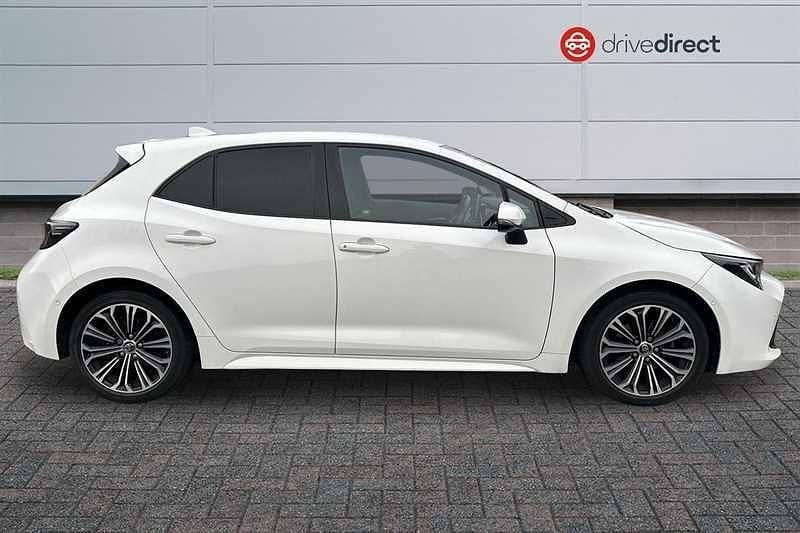 Used Toyota Corolla Design 116 HP (85 kW) 2019 White Hatchback