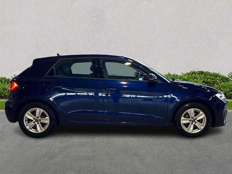 Używany Audi A1 Design 94 KM (69 kW) 2023 Niebieski SUV