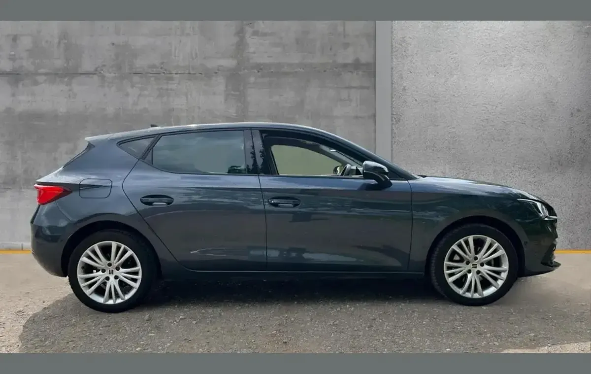 Used Seat Leon SE Dynamic 113 HP (83 kW) 2024 Grey Hatchback