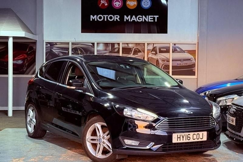 Used Ford Focus Titanium 120 HP (88 kW) 2016 Black Hatchback