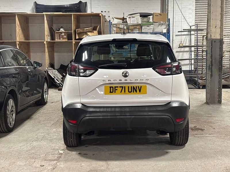 Used Vauxhall Crossland Edition 83 HP (61 kW) 2022 White SUV