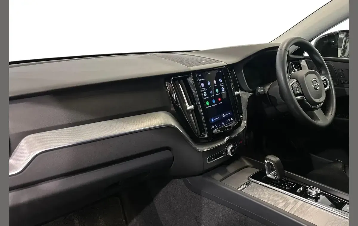 Used Volvo XC60 Plus 247 HP (181 kW) 2022 Black SUV