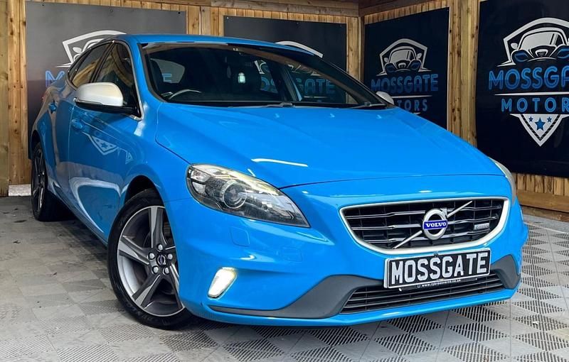 Used Volvo V40 R-Design 190 HP (139 kW) 2015 Blue Hatchback