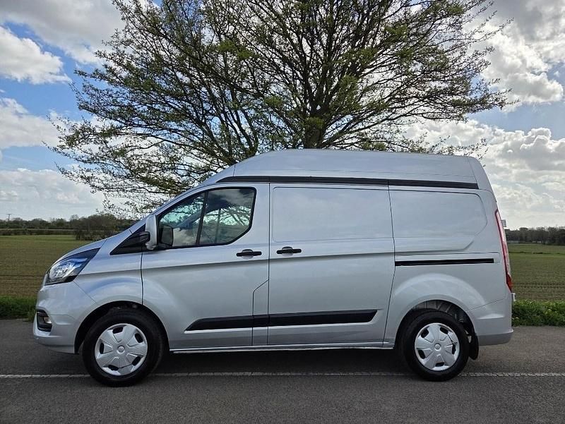 Begagnad Ford Transit Custom Trend 105 HK (77 kW) 2022 Silver Van