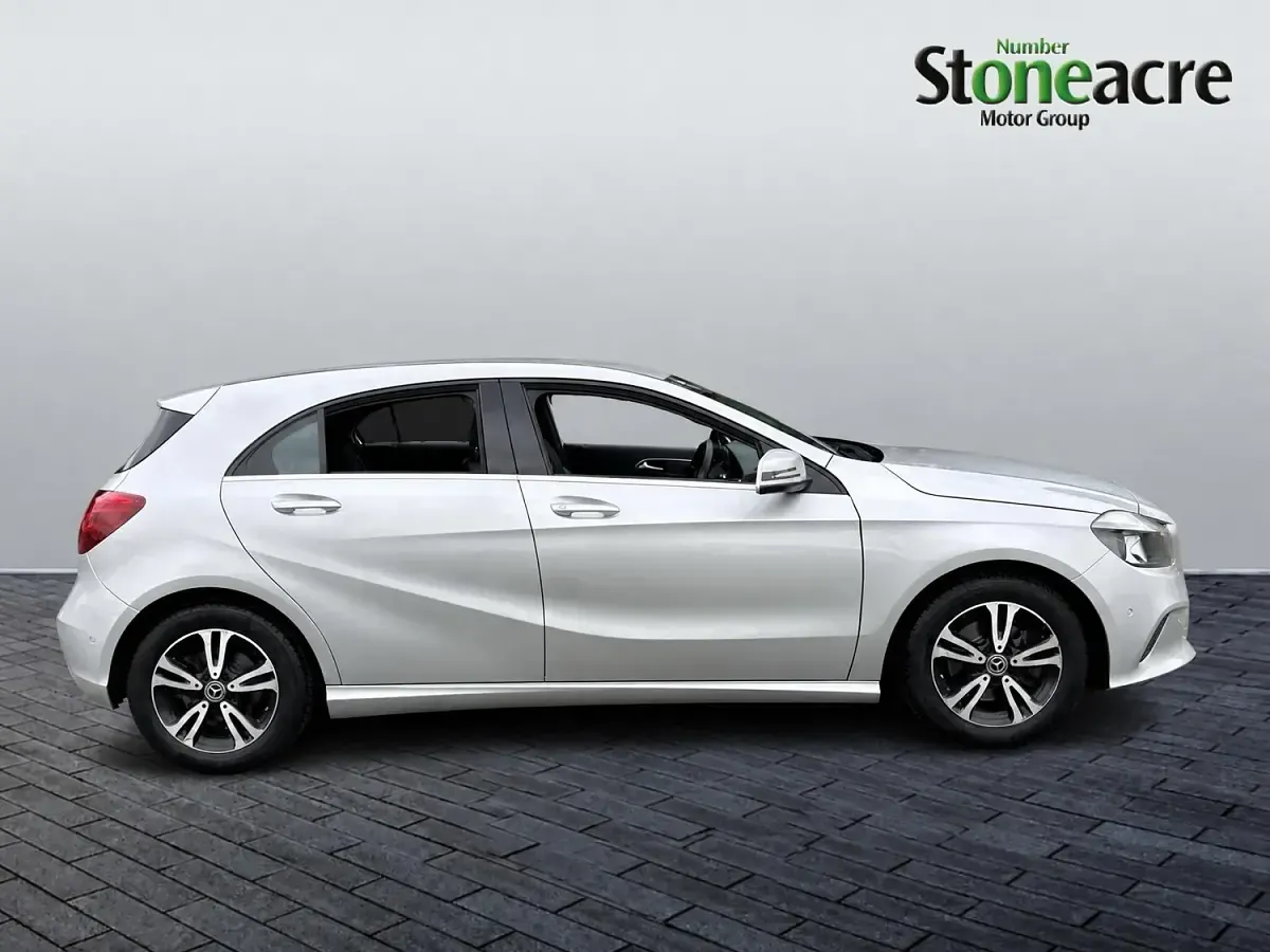 Used Mercedes A180 SE 122 HP (89 kW) 2017 Silver Hatchback