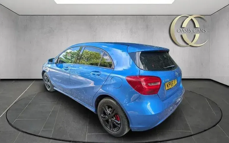 Used Mercedes A180 SE 122 HP (89 kW) 2016 Blue Hatchback