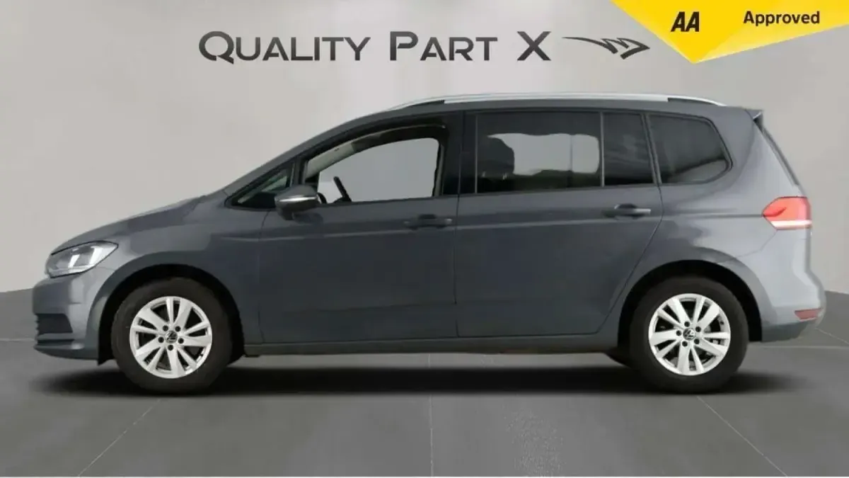 Usado VW Touran Family 150 HP (110 kW) 2020 Cinzento Monovolume