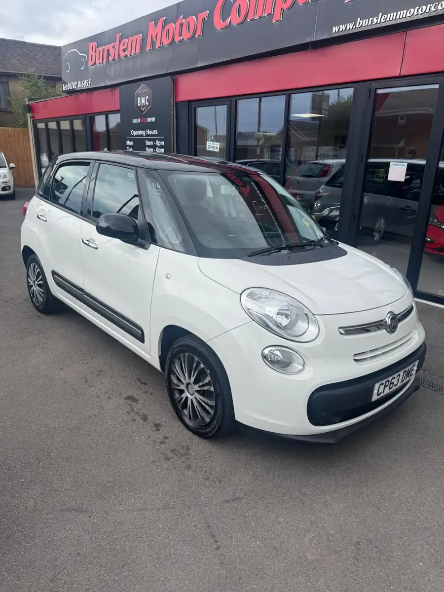 Used Fiat 500L Pop Star 85 HP (62 kW) 2014 White/black MPV
