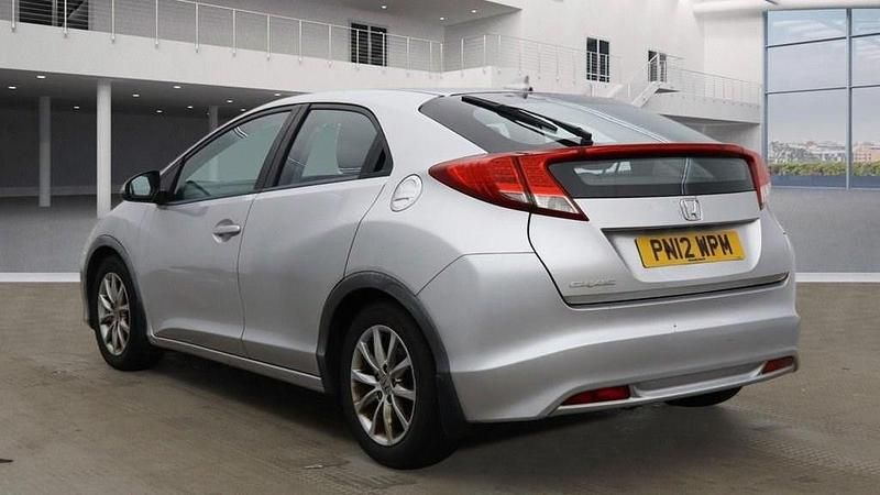 Begagnad Honda Civic SE 142 HK (104 kW) 2012 Silver Halvkombi