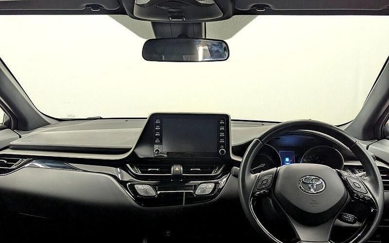 Used Toyota C-HR 122 HP (89 kW) 2022 Silver SUV