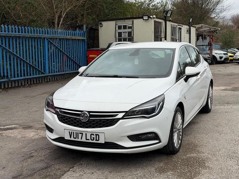 Used Vauxhall Astra Elite 136 HP (100 kW) 2017 White Hatchback
