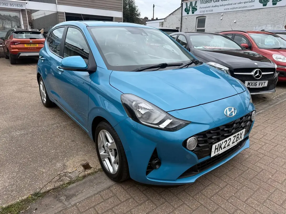 Used Hyundai i10 SE 84 HP (61 kW) 2022 Turquoise Hatchback
