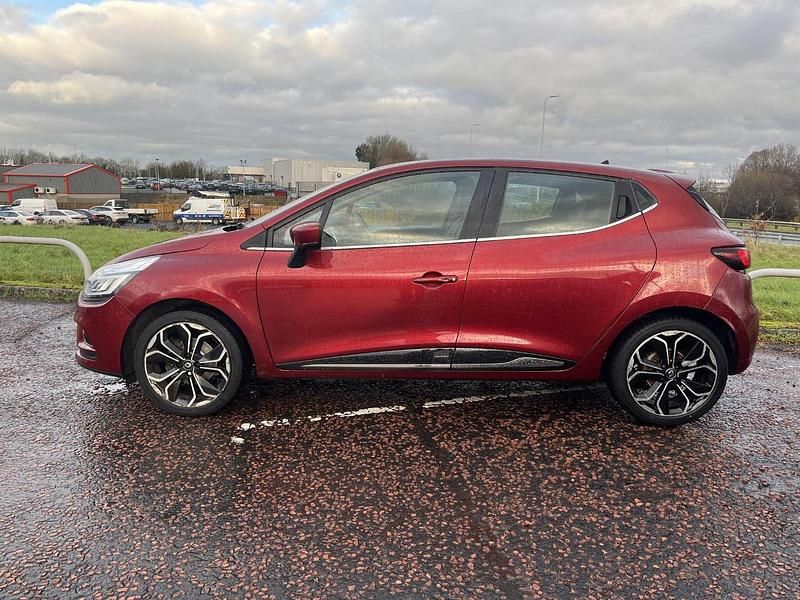 Used Renault Clio IV Dynamique 90 HP (66 kW) 2017 Red Hatchback
