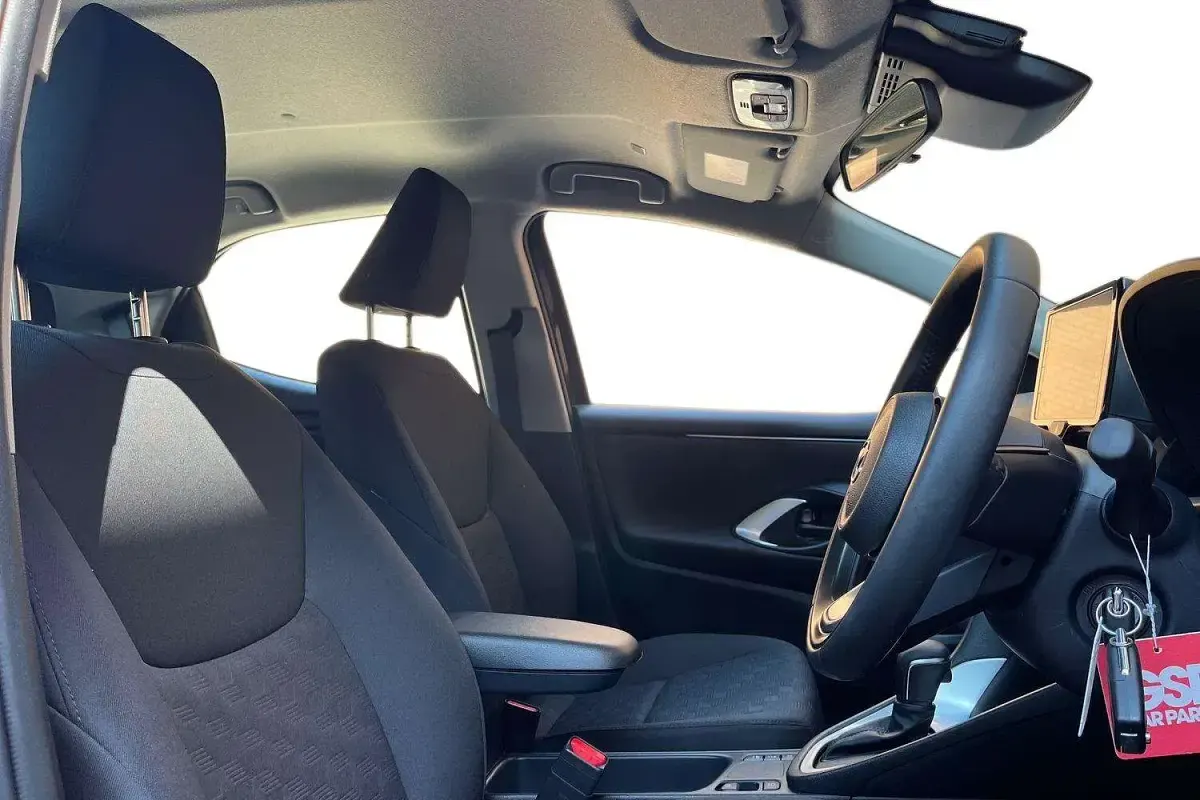 Ny Mazda 2 2025 Svart Halvkombi