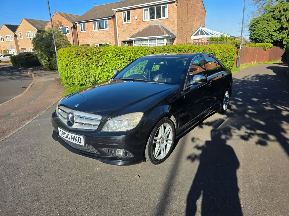 Używany Mercedes C220 170 KM (125 kW) 2007 Czarny Sedan/Limuzyna