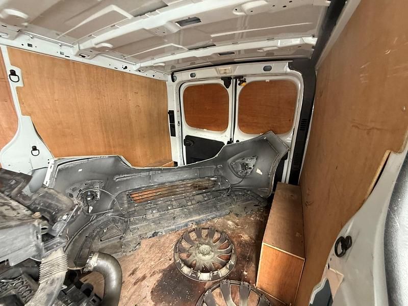 Gebraucht Vauxhall Vivaro Sport 125 PS (91 kW) 2017 Weiß Van / Kleinbus