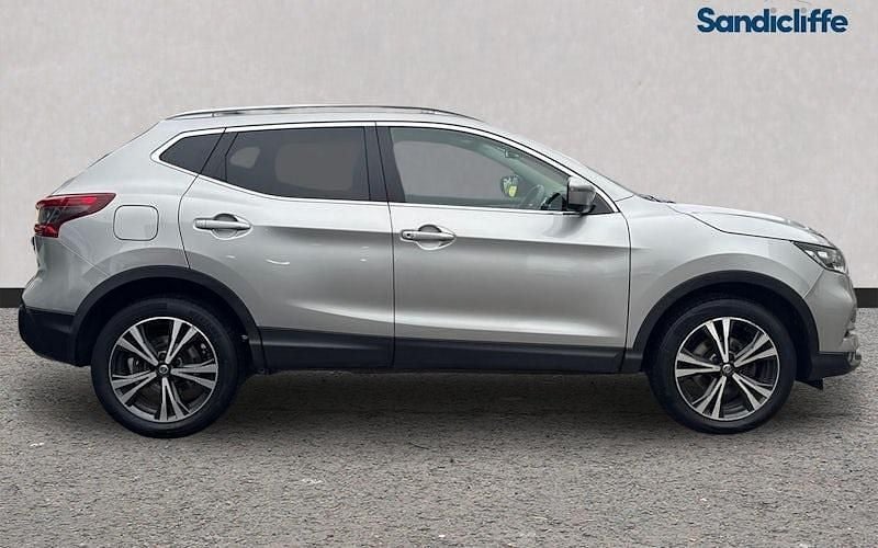 Used Nissan Qashqai N-Connecta 110 HP (80 kW) 2017 Silver SUV