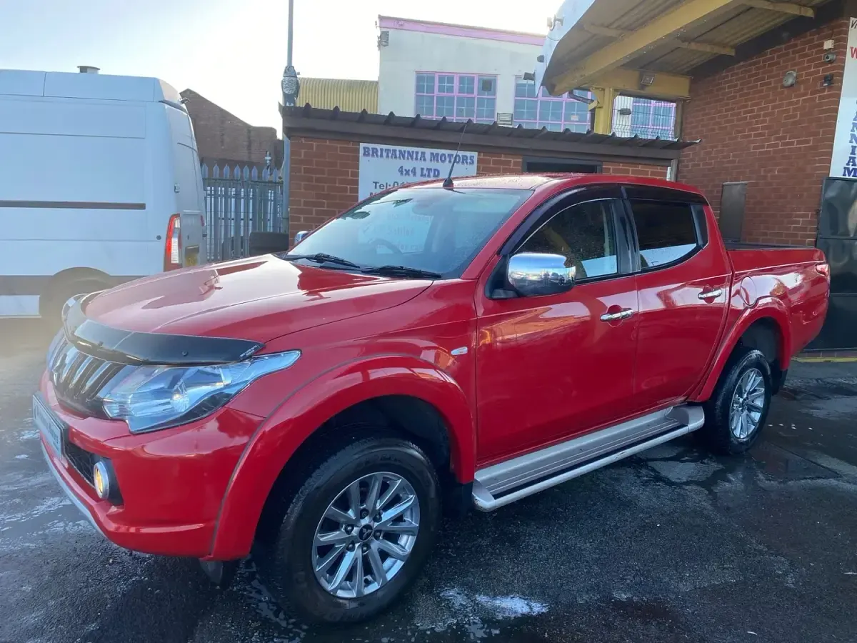 Käytetty Mitsubishi L200 2018 Punainen Nouto