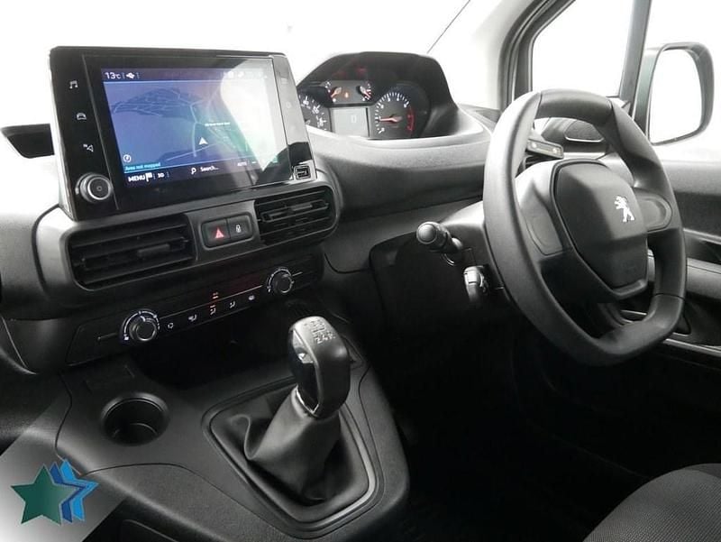Second-hand Peugeot Partner Premium 100 CP (73 kW) 2021 Alb Monovolum